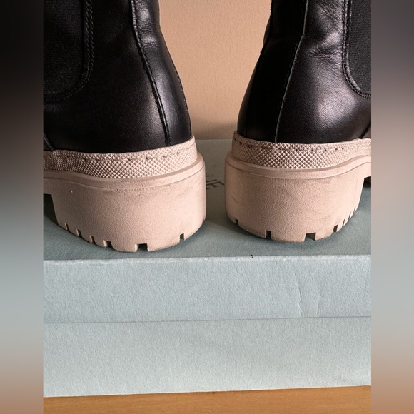 *SOLD* Chunky Chelsea Boots - Picture 10 of 12